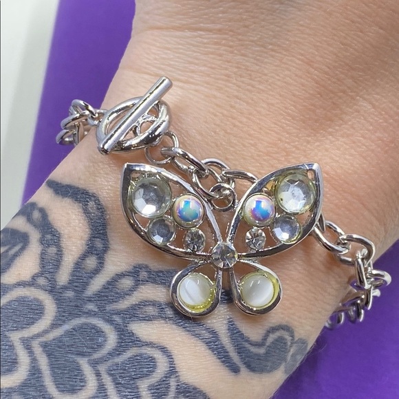 💛 Silver Tone Butterfly Crystal Charm Bracelet - Picture 4 of 4
